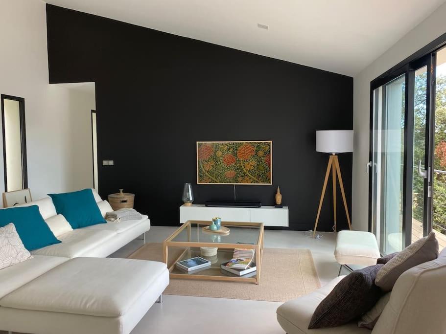 Belle Maison Contemporaine Ampus Exterior photo