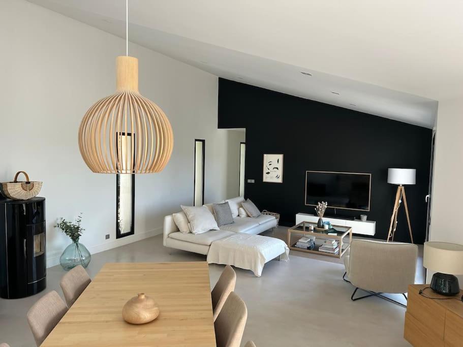 Belle Maison Contemporaine Ampus Exterior photo
